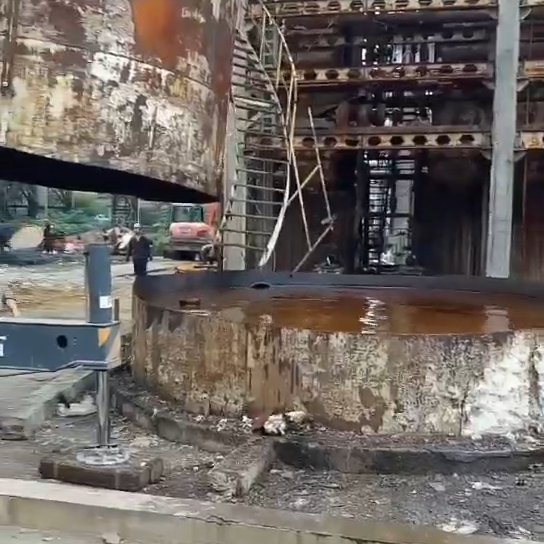 杜絕明火隱患，鋼廠罐體水切割拆除