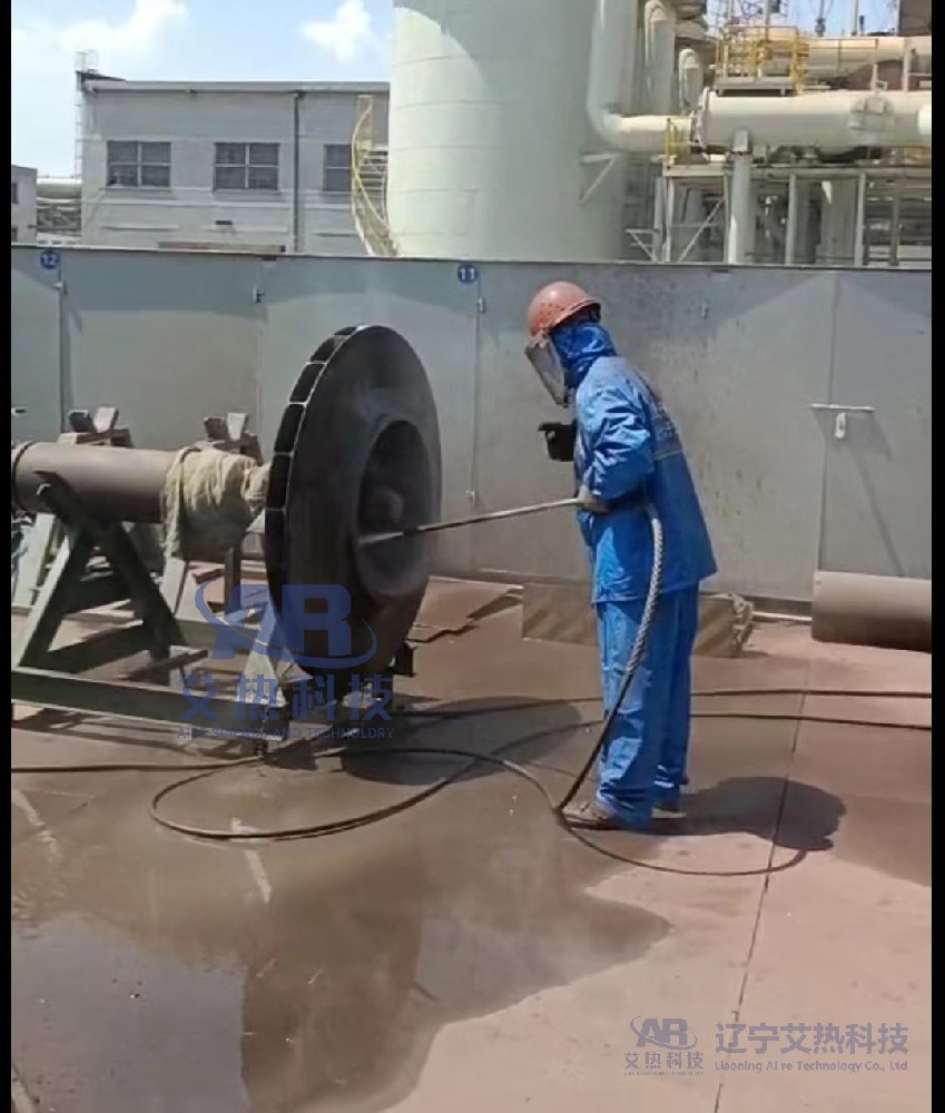 山西太原某鋼廠應用水切割機進行安全切割除銹作業
